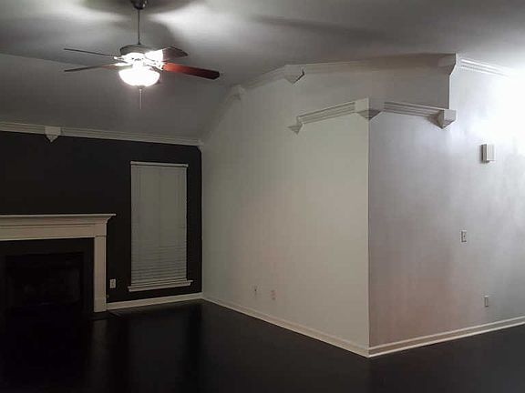 5th image of 2932 Greentree Dr