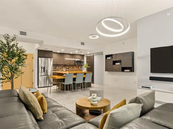 9755 NW 52nd St APT 206, Doral, FL 33178