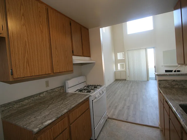 3637 Clarington Ave #213 — Photo 20