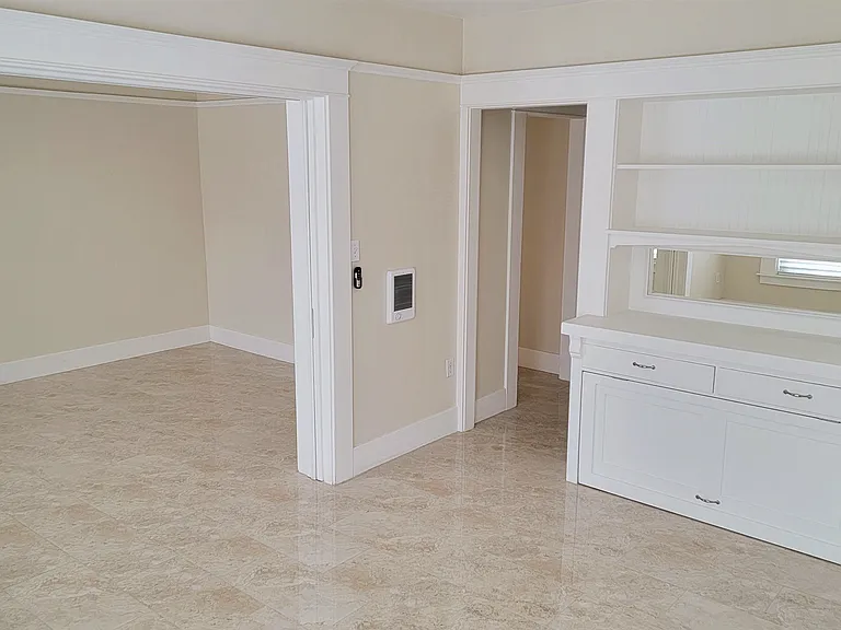 986 E Main St — Photo 10