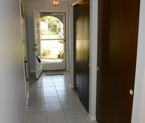 5th image of 110 Holiday Ln