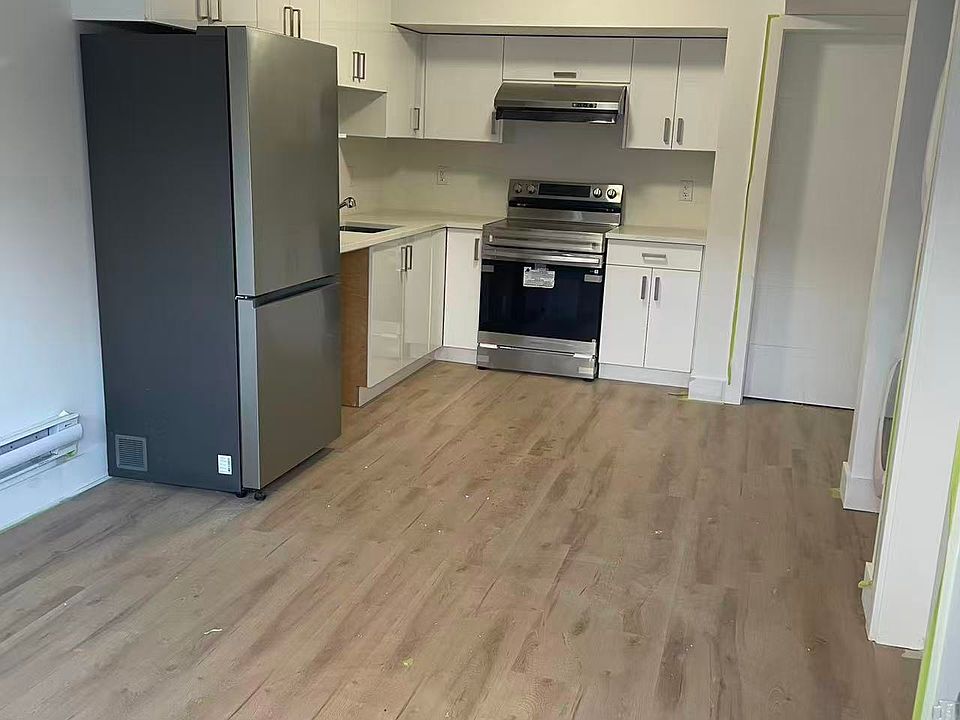 1st image of 6040 Brooks Cres