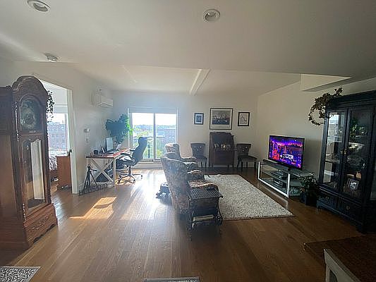 1st image of 714 E 7th St #8G