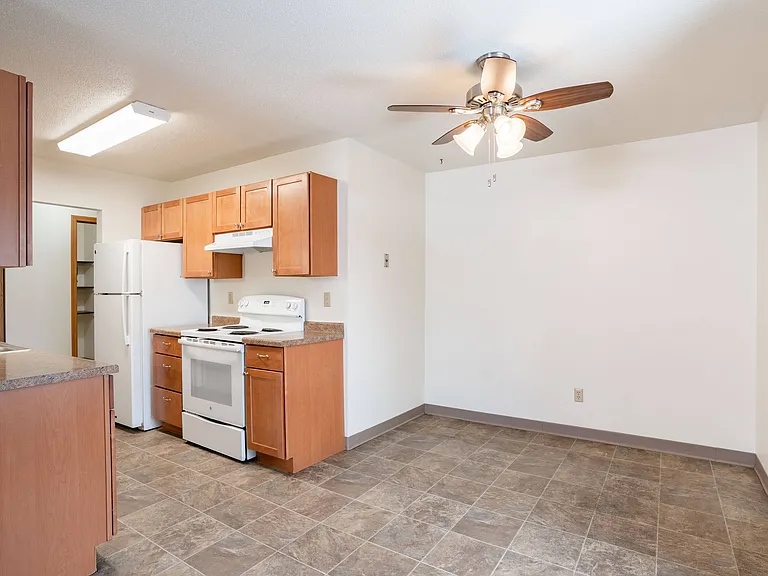 Fargo, ND Long Island Apartments | 2175B | Dining