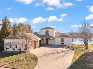 2208 Altoona Rd, Bloomington, IL 61705