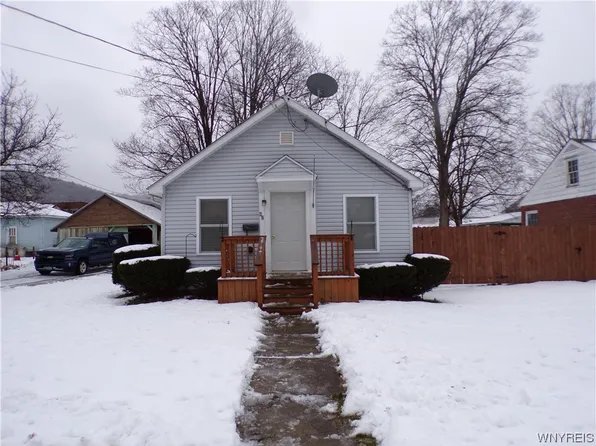 62 Pleasant St, Bolivar, NY 14715