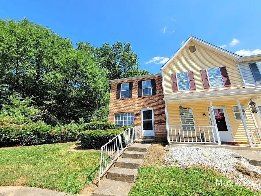 6209 Windsor Gate Ln Charlotte NC 28215 Adorable Townhome In Great Location — Photo 3