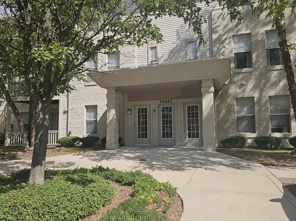 34451 N Old Walnut Cir Unit 302, Gurnee, IL 60031
