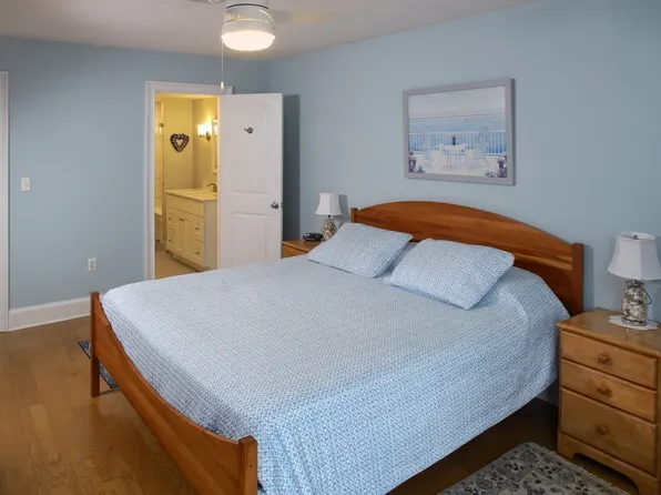 15 Park Ave Unit 103, Hull, MA 02045