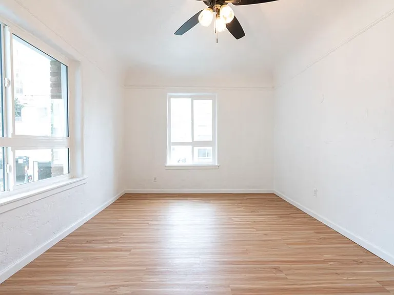 1665 N Sycamore Ave — Photo 25