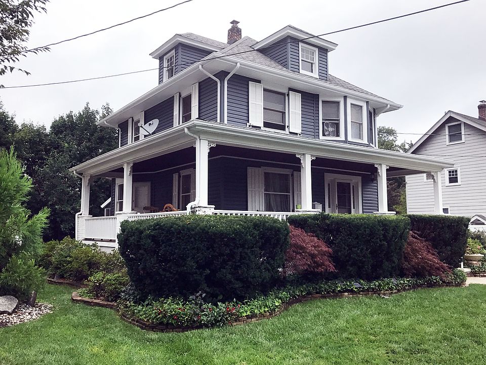 2nd image of 230 1st St