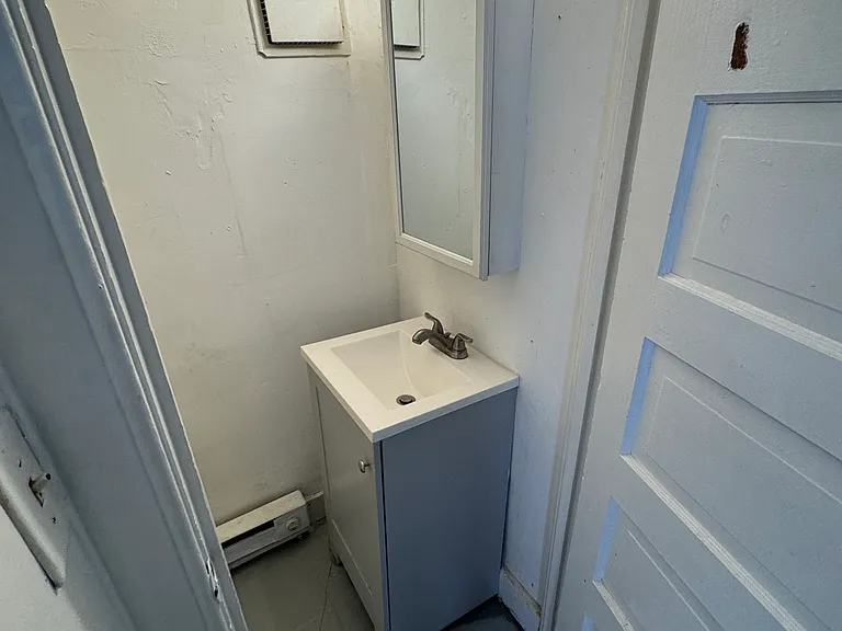 323 W Broad St #4 — Photo 6