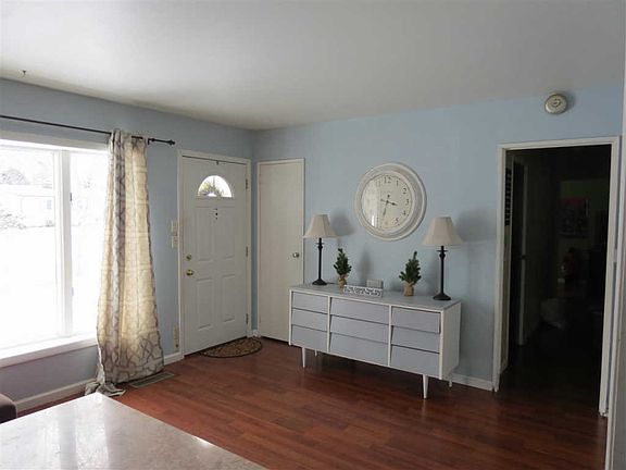 4th image of 1044 Davis Dr