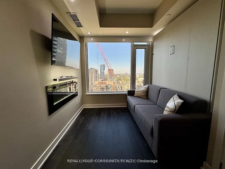 11 Yorkville Ave #2114 — Photo 9