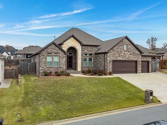 4th image of 9840 Laurel Oak Dr