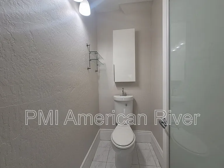 1716 Capitol Ave #5 — Photo 10