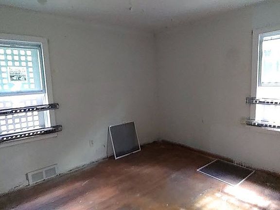 4th image of 18945 Sawyer St