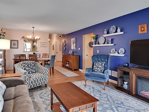 5th image of 145 Blossom Wood Ln