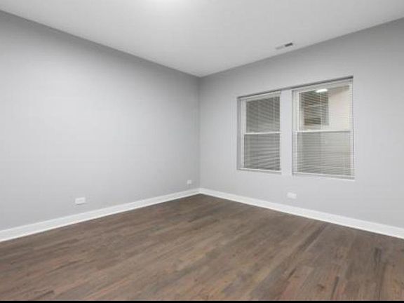 5th image of 6201 S Whipple St Unit 2