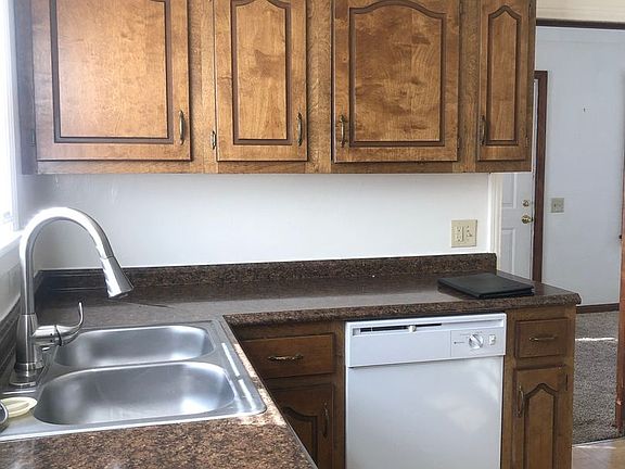 5th image of 555 Woodsdale Ave