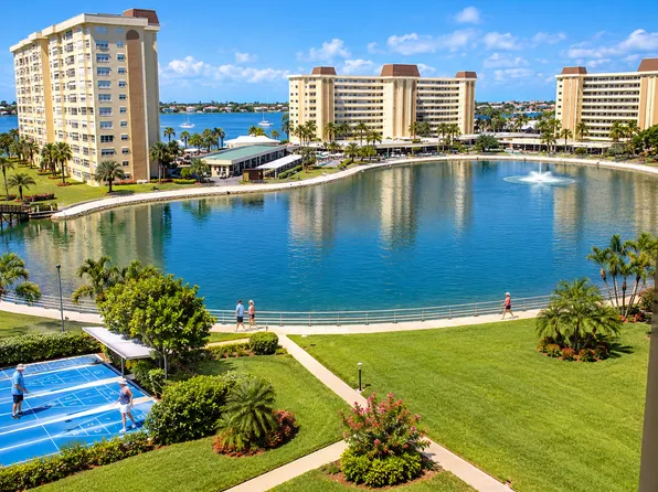 4600 Cove Cir, Saint Petersburg, FL