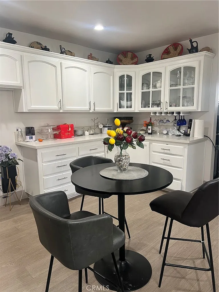 3 bed, 1318 sqft, $4,300 — Photo 1