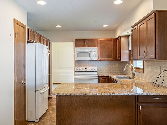 3rd image of 4125 76th St