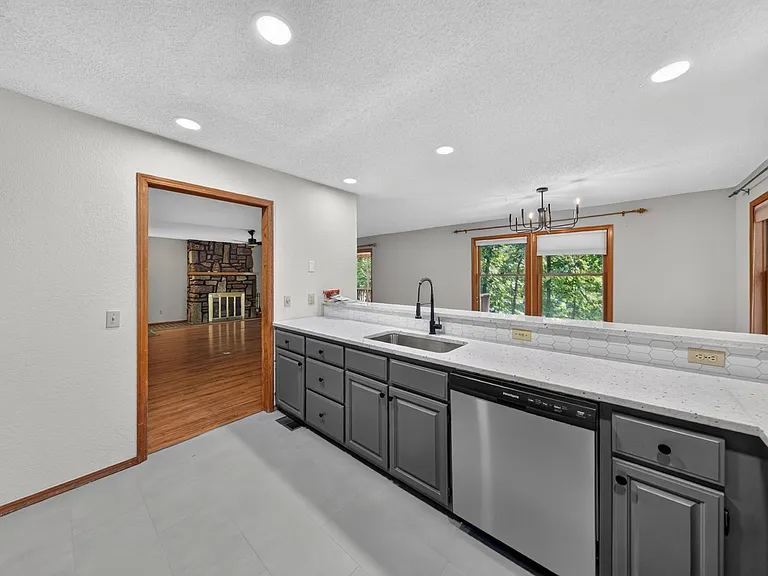 3 Joanie Ln — Photo 21