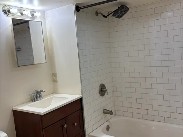 38 Oak St APT B, Hillsdale, MI 49242