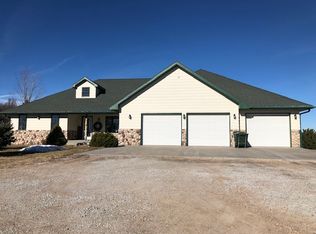 101 Cardinal Ln, Hebron, NE 68370