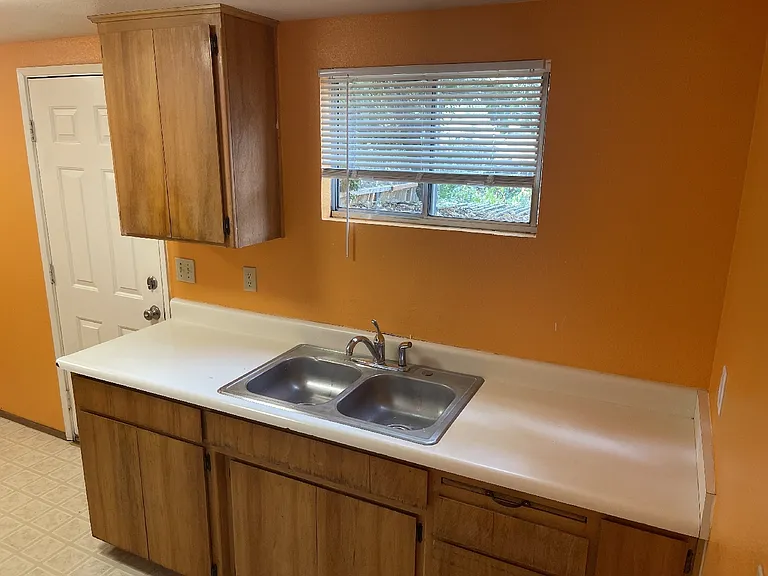1092 Humboldt Ave — Photo 9
