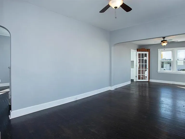 340 S Wood St — Photo 7