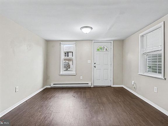 3rd image of 422 N West St
