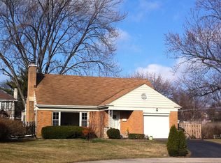 2228 Robincrest Ln, Glenview, IL 60025