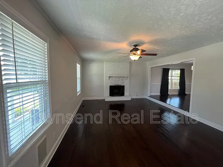 303 Wagoner Dr — Photo 6