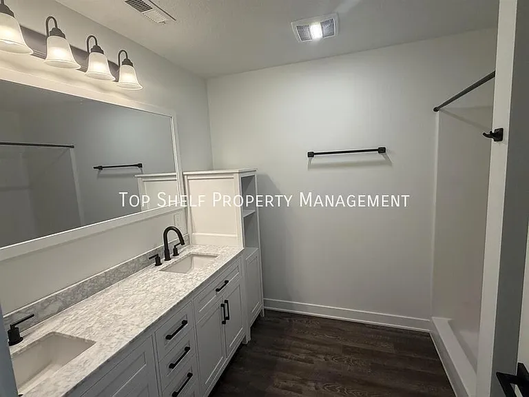 2103 Willis Ave — Photo 9