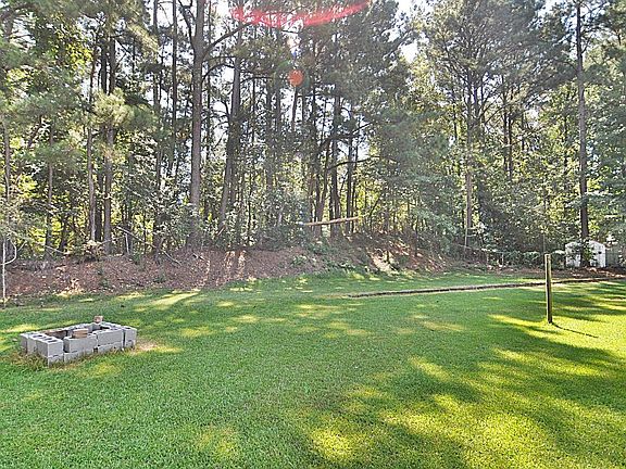 3rd image of 907 Hill N Dale Dr