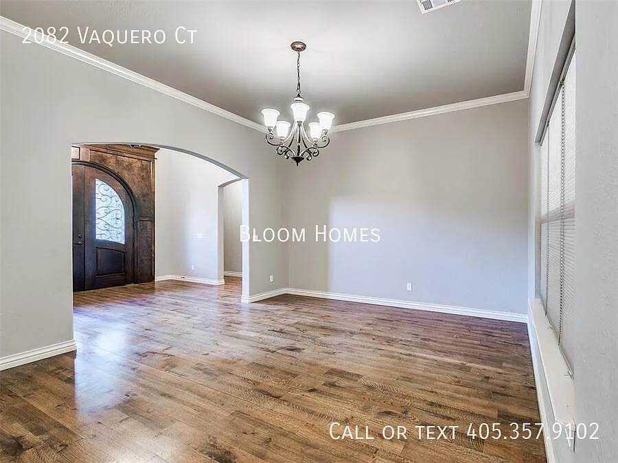 Building Photo - 2082 Vaquero Ct