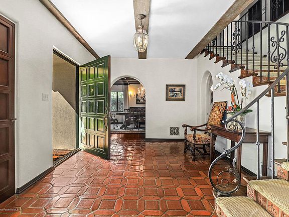5th image of 2030 S Oak Knoll Ave