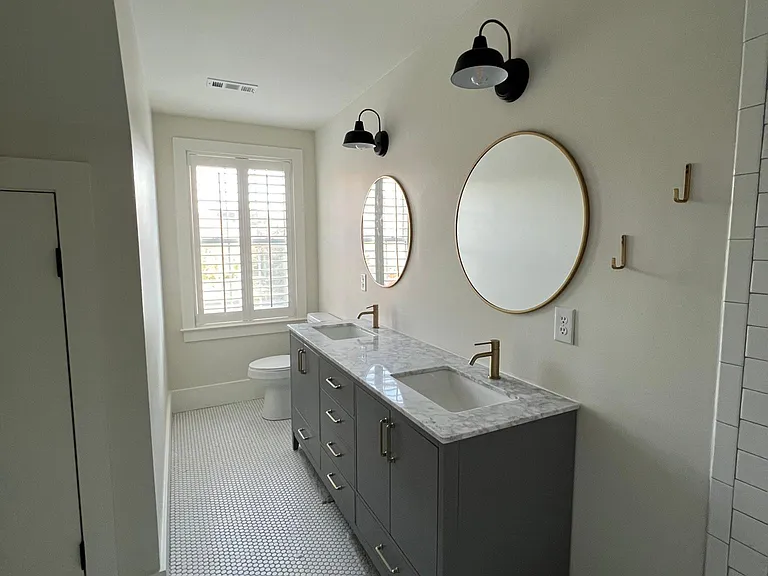 Upstairs hall bath