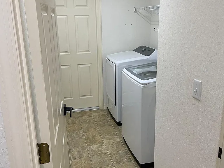 658 Sierra Cir — Photo 33