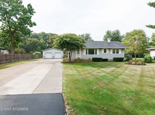 1671 Bartson Ln, Aurora, IL 60505