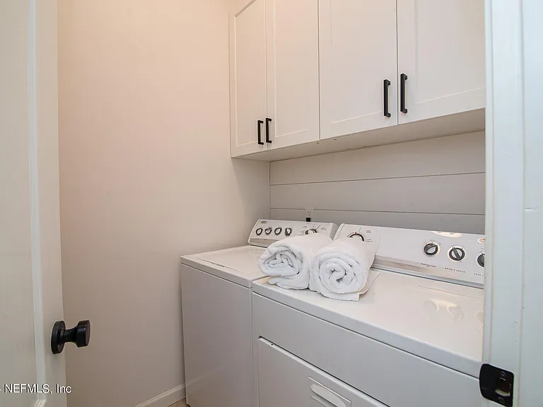 2402 Seagate Ln N — Photo 25