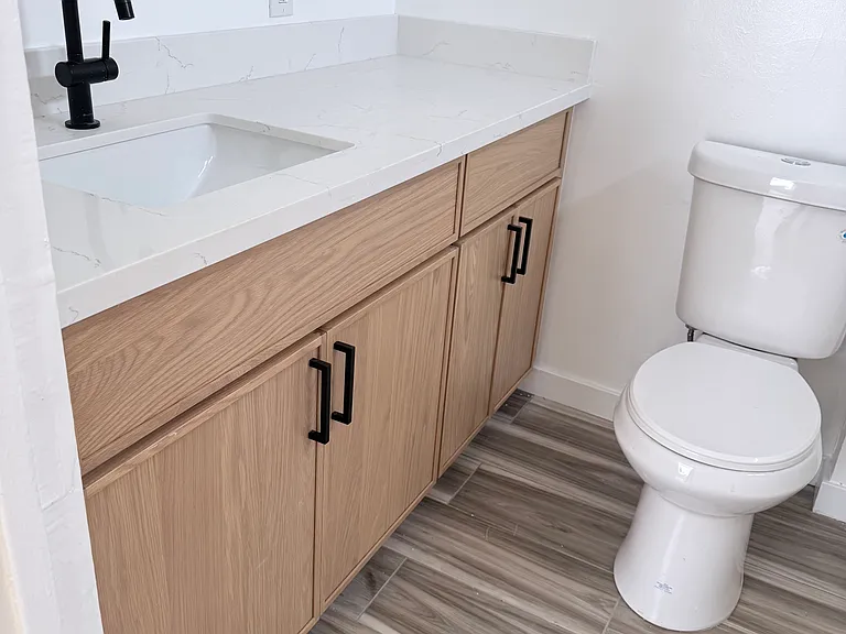 119 N Chester Ave #1/2 — Photo 5