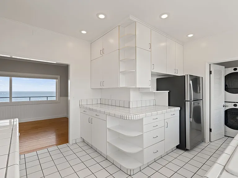 1703 E Cliff Dr #4 — Photo 9