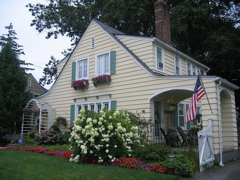 1st image of 246 Castle Ave