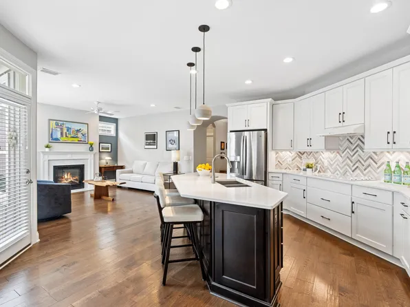 3325 Strickland Dr, New Albany, OH 43054