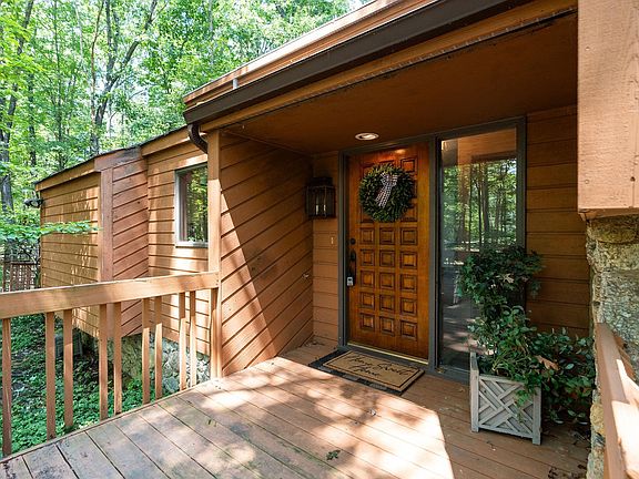 3rd image of 115 Woodland Pl