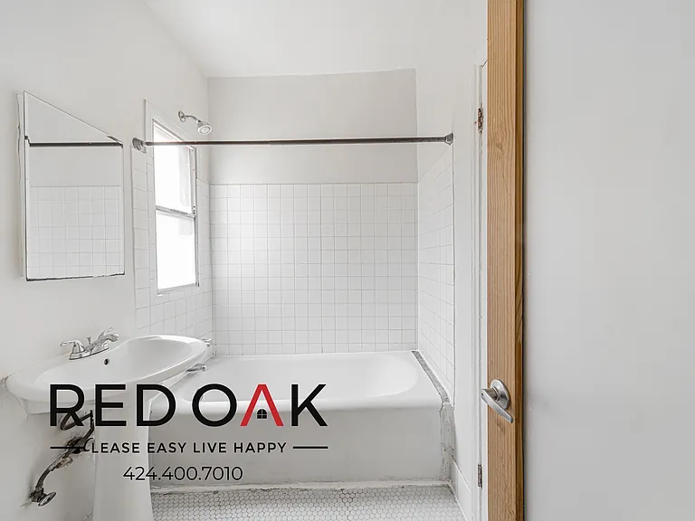 836 Sanborn Ave #304 — Photo 5