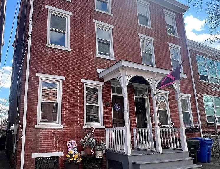 336 Barclay St #B — Photo 1